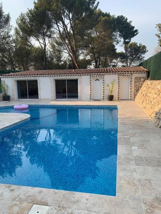 Jolie Maison Avec Vue Sur Piscine Bouc-Bel-Air Kültér fotó